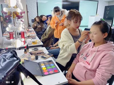 广州哪里可以学化妆?这三家化妆学校很出名!