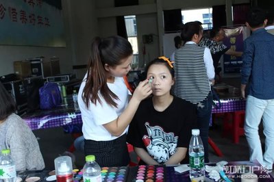 乐清阳洋化妆技能培训学校担任“乐清好声音”歌手大赛的指定化妆造型学校 - 虹桥门户网 | 一览虹桥网,尽晓身边事!