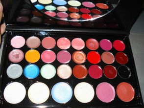 上海戏剧学院白领周末化妆班，低价转让专业化妆品套装