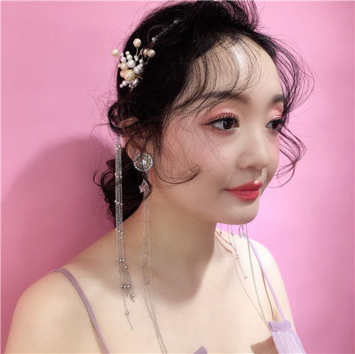 化妆学院与厂家合作 选择化妆学校的综合指南